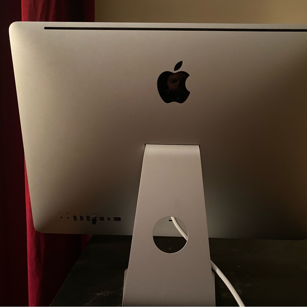 Apple Monitor - Picture 3 of 3